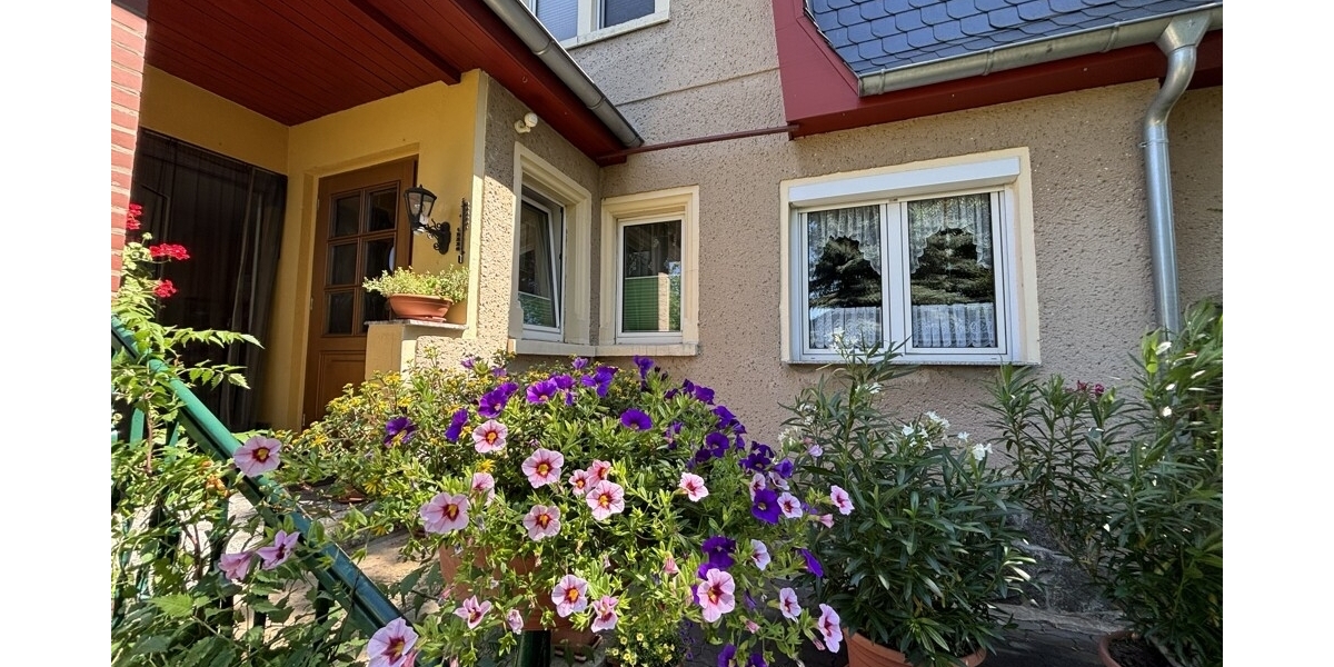 Grünes Paradies für Groß und Klein: Großzügige Doppelhaushälfte in absolut ruhiger Idylle - Doppelhaushälfte Weinböhla | Angebot:27022913