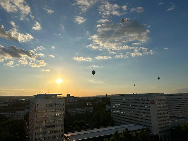 Citylights & Ballons – Penthouse mit besonderem Flair und EBK! zimmer
