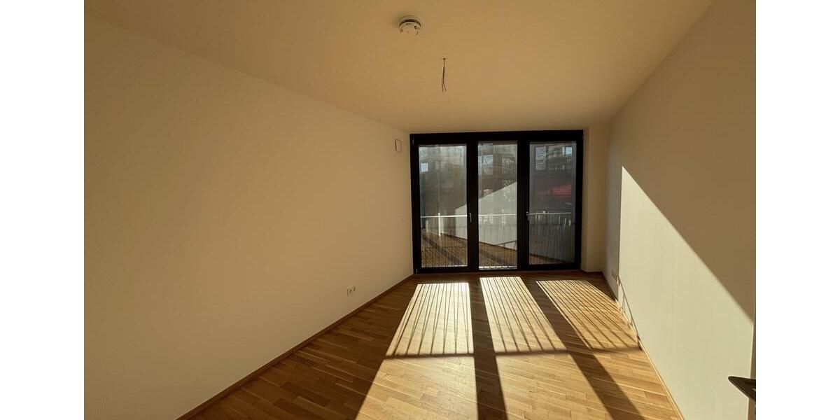 Etagenwohnung Dresden Neustadt - 3 Zimmer, 92 m&sup2;, 1.474&euro; | Angebot:25186404