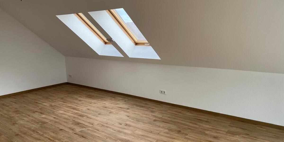 Wohnen in ruhiger Lage: gut geschnittene DG-Wohnung mit Vinylboden - Etagenwohnung Radeburg Radeburg | Angebot:27499550