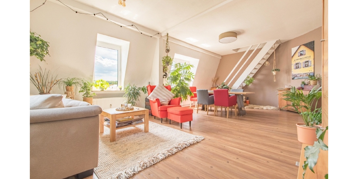 DACHTERRASSE – WANNEN-DUSCHBAD MIT FENSTER – GÄSTE-WC – EINBAUKÜCHE – MAISONETTE - Dachgeschoßwohnung Dresden Löbtau | Angebot:26012849