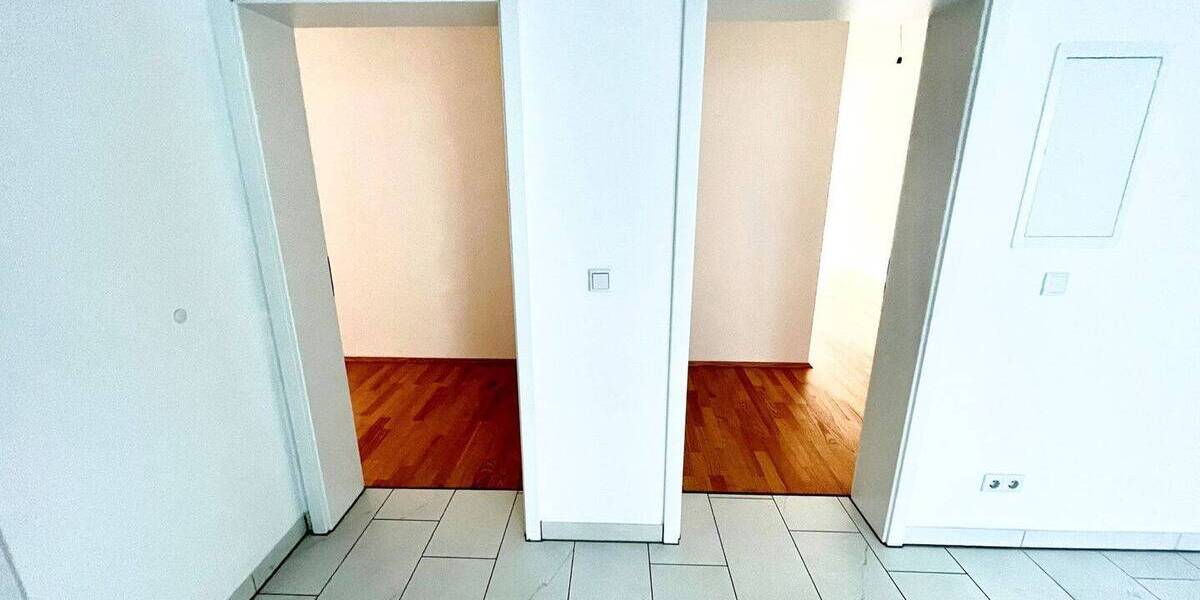 Etagenwohnung Dresden Äußere Neustadt - 2 Zimmer, 95 m&sup2;, 299.000&euro; | Angebot:24037350