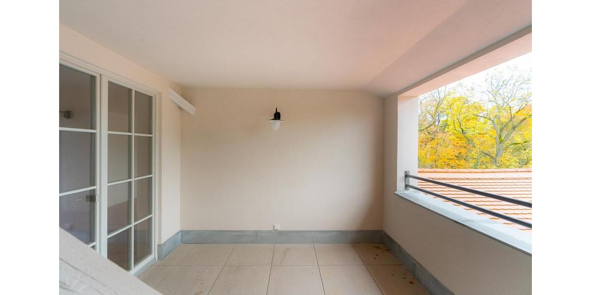 Dachgeschoßwohnung Dresden Loschwitz - 6 Zimmer, 160 m&sup2;, 2.200&euro; | Angebot:23432216