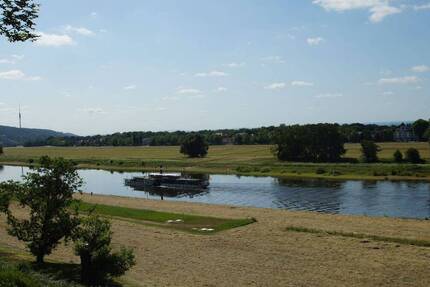 Premium-Baugrundstück in Dresden am Elbhang mit Elb-Panorama mit medialer Erschließung und Baugenehmigung zimmer