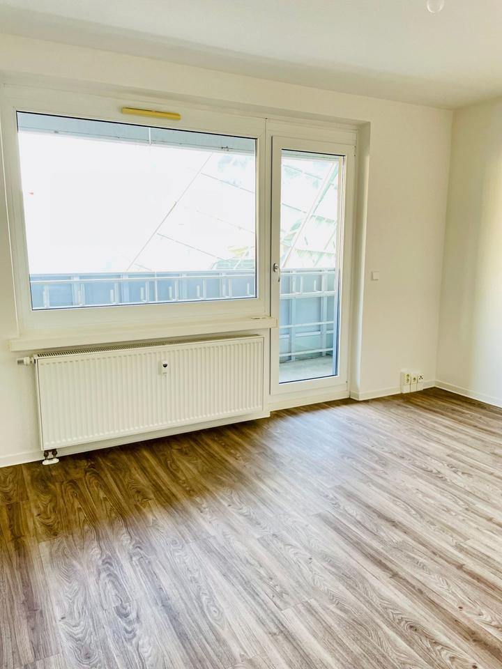 Modernes Wohngefühl: 2 Zimmer mit Einbauküche und Ankleide zimmer