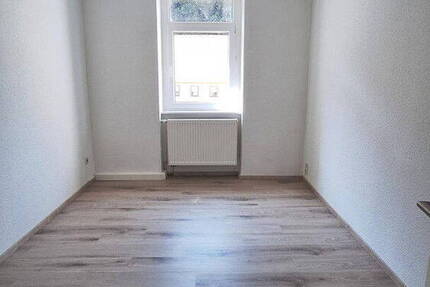 2 Zimmer, Einbauküche, 450 m zur Uni Tharandt
