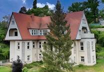 Ausdrucksstarke Architektur trifft auf exponierte Lage!