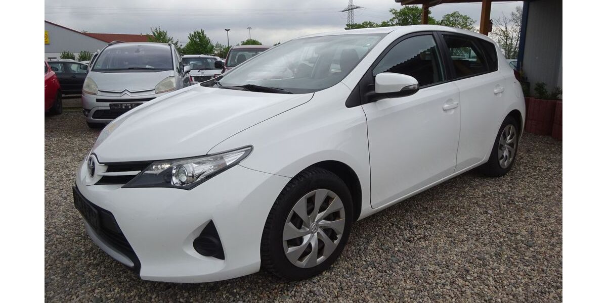 Toyota Auris 233.429 km 5.300 &euro; Dresden 01219