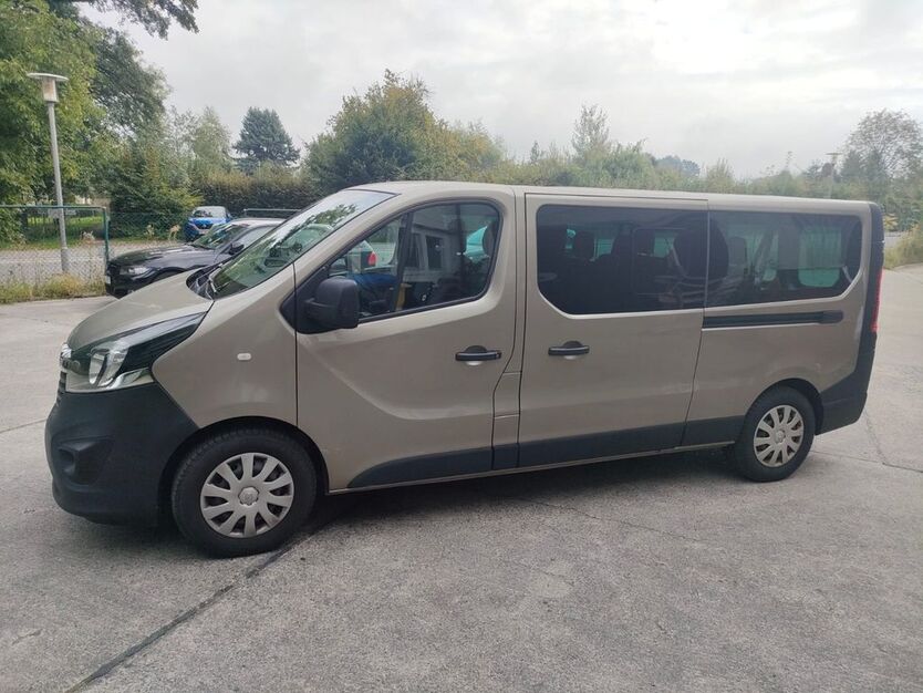 Opel Vivaro 193.000 km 17.250 € Arnsdorf 01477