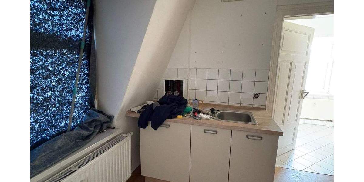 Neu renovierte Wohnung mit Balkon und EBK 3 zimmer