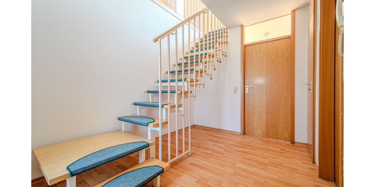 BEZUGSFREI – GEMÜTLICHE MAISONETTE – DACHTERRASSE – DUSCHBAD MIT FENSTER – TG-PARKER - Maisonettenwohnung Dresden Strehlen | Angebot:25857011