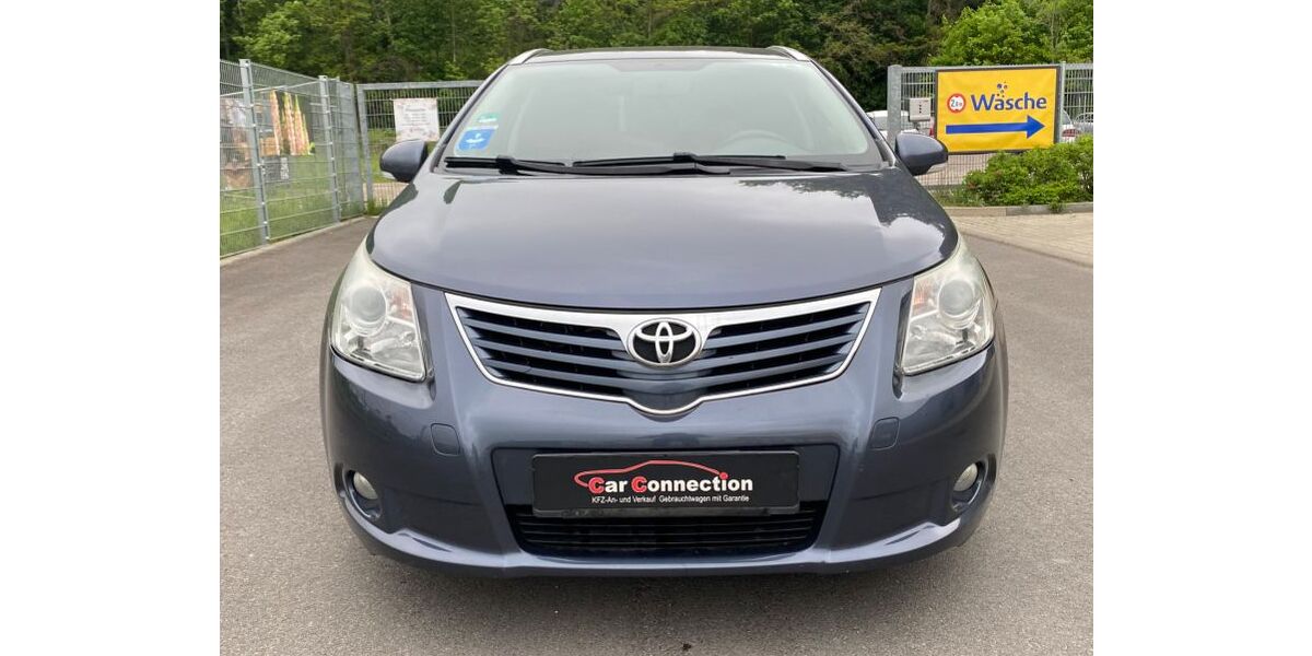 Toyota Avensis 238.000 km 3.499 &euro; Dresden 01187