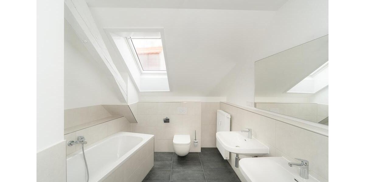 Dachgeschoßwohnung Dresden Loschwitz - 6 Zimmer, 160 m&sup2;, 2.200&euro; | Angebot:23432216