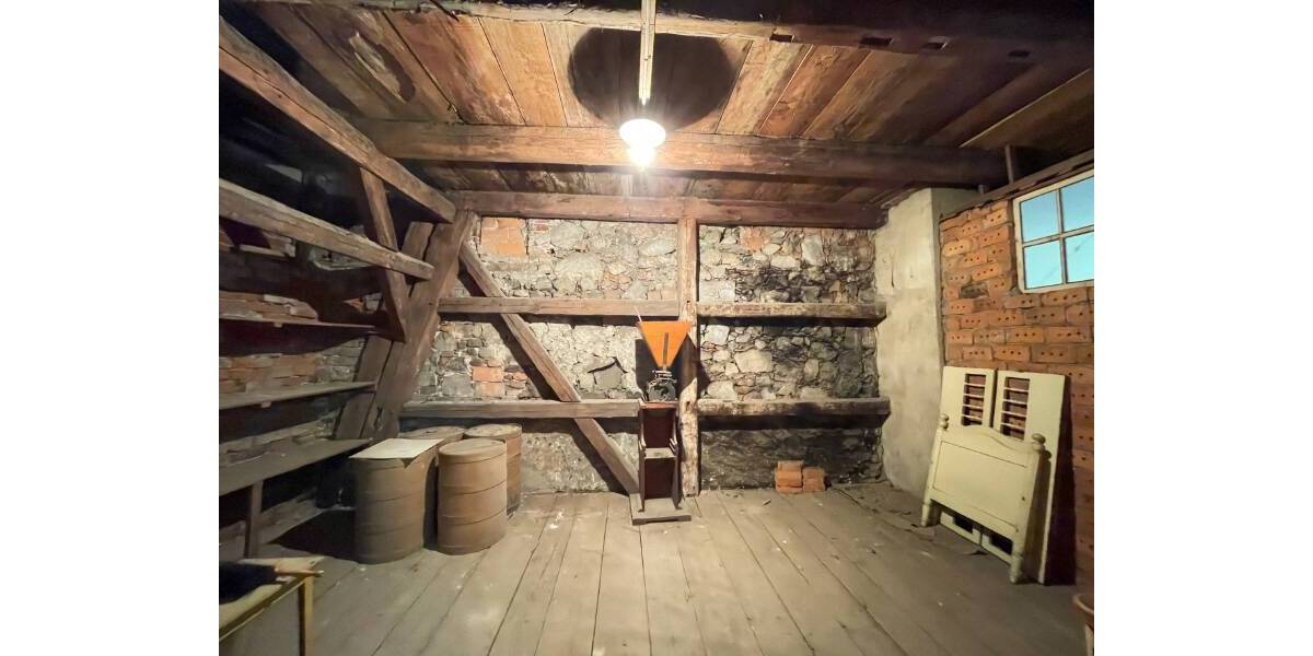 Mehrfamilienhaus, Wohnhaus Stolpen - 7 Zimmer, 120 m&sup2;, 124.900&euro; | Angebot:25837786