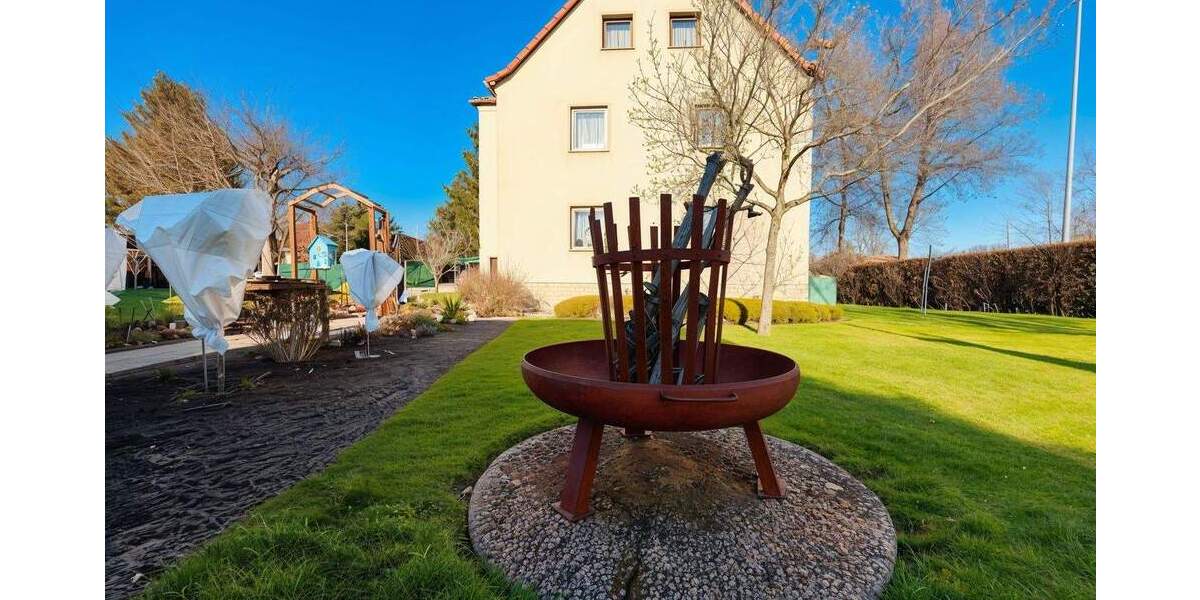 Gepflegtes Zweifamilienhaus mit großem Garten und Pool in Radebeul-Naundorf 7 zimmer