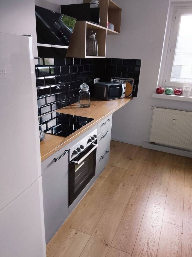 Möblierte und frisch Kernsanierte 2 Zimmer Wohnung mit neuer Einbauküche