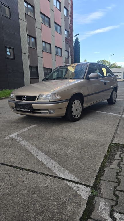 Opel Astra 97.000 km 1.500 € Dresden 01237