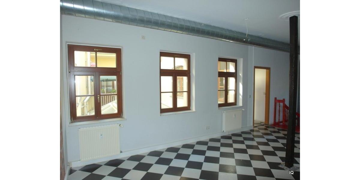 Preiswerte Gewerbe- oder Freizeit-Räume über zwei Etagen in der 