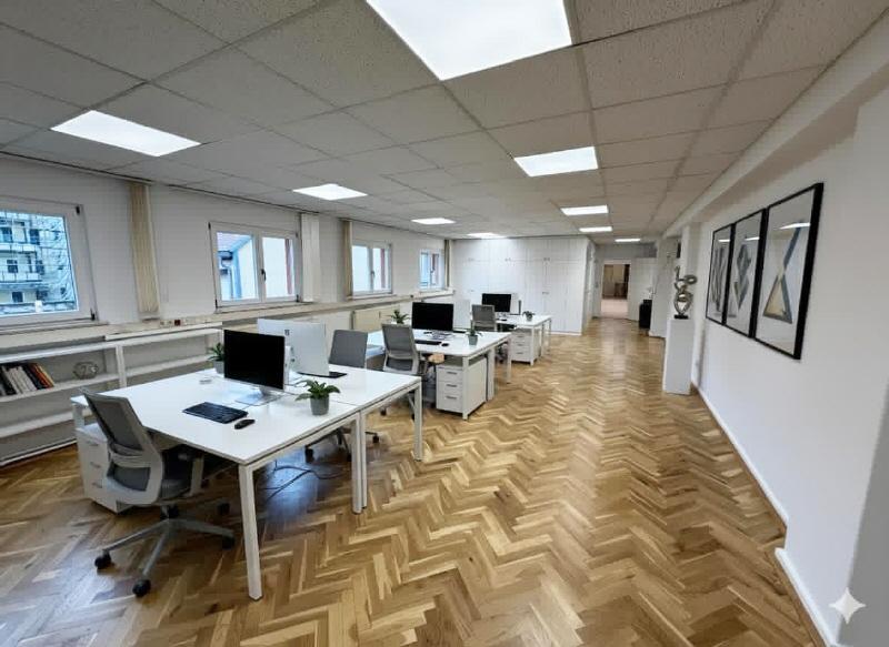 Altstadt-Gewerbe: 300 m² mit Parkplatz! ruhiges Arbeiten im separaten Seitengebäude zimmer