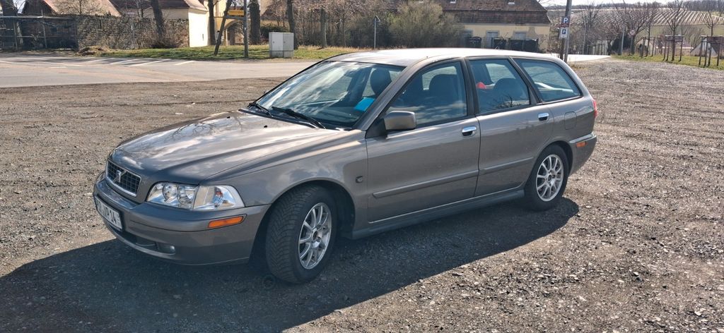 Volvo V40 216.000 km 2.200 &euro; Kreischa 01731