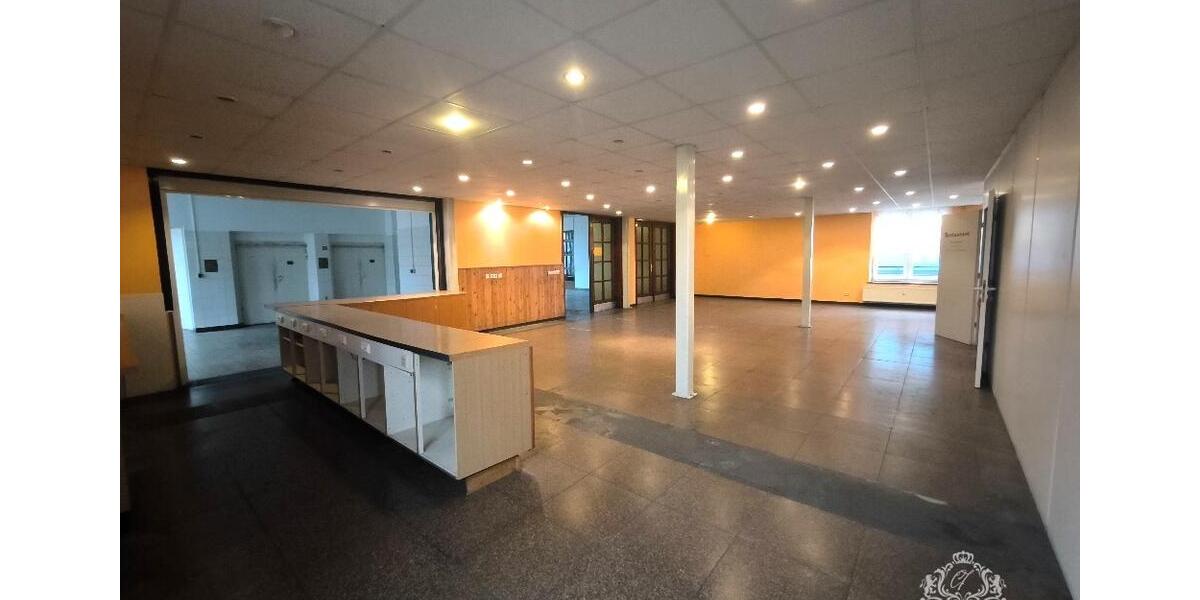 MULTIFUNKTIONALE GEWERBEFLÄCHE - ca. 280 m² zimmer