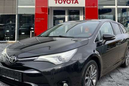 Toyota Avensis 81.247 km 16.990 € Dresden 01139