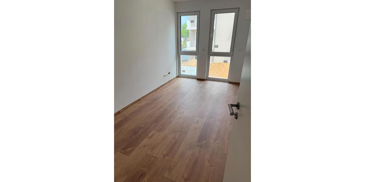 Erdgeschoßwohnung Dresden Klotzsche - 4 Zimmer, 100 m&sup2;, 1.750&euro; | Angebot:26477172
