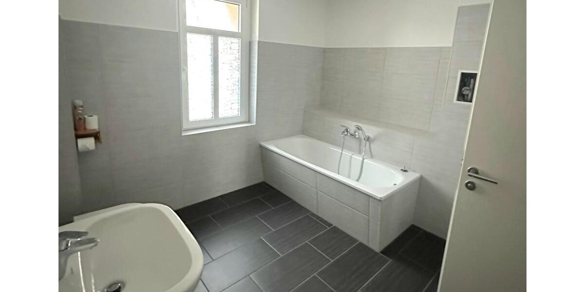 Ansprechende 5-Raum-Wohnung im 1.OG zur Miete in Dresden Gorbitz - Wentzel Dr. 5 zimmer