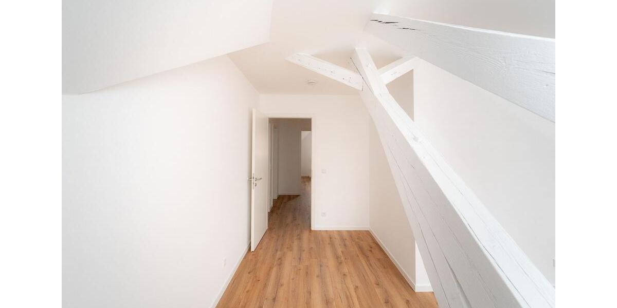 Dachgeschoßwohnung Dresden Loschwitz - 6 Zimmer, 160 m&sup2;, 2.200&euro; | Angebot:23432216