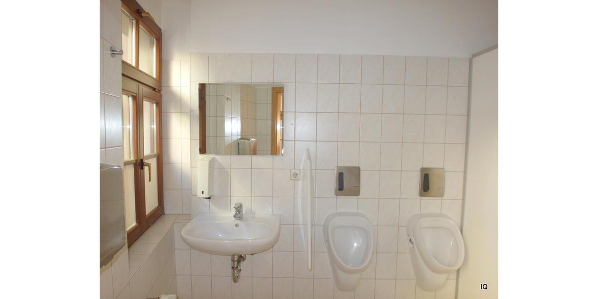 Preiswerte Gewerbe- oder Freizeit-Räume über zwei Etagen in der 