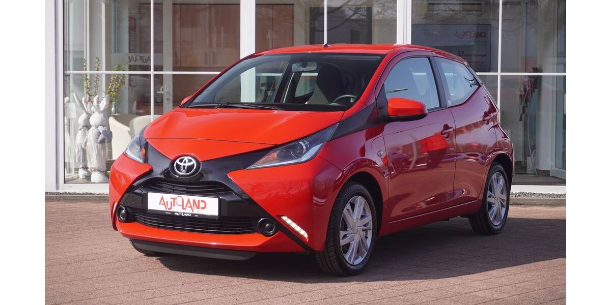 Toyota Aygo (X) 99.874 km 9.990 &euro; Dresden 01239
