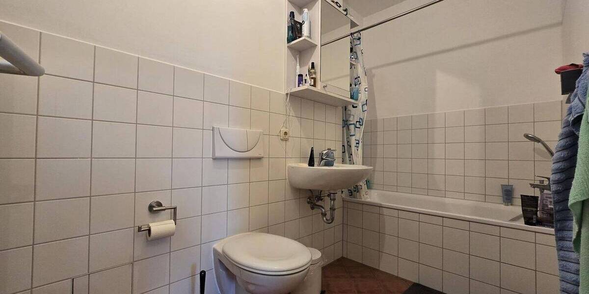 großzügige 2-Zimmer-Dachgeschosswohnung mit BalkonLoggia und EBK (wenn gewünscht) 2 zimmer