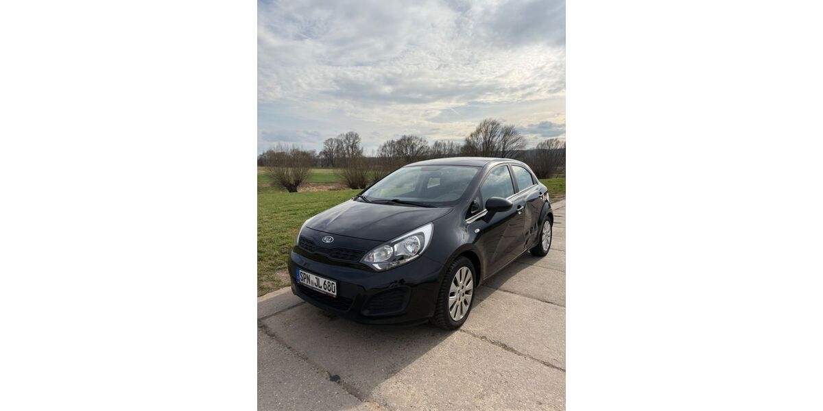 Kia Rio 73.500 km 3.250 &euro; Radebeul 01445