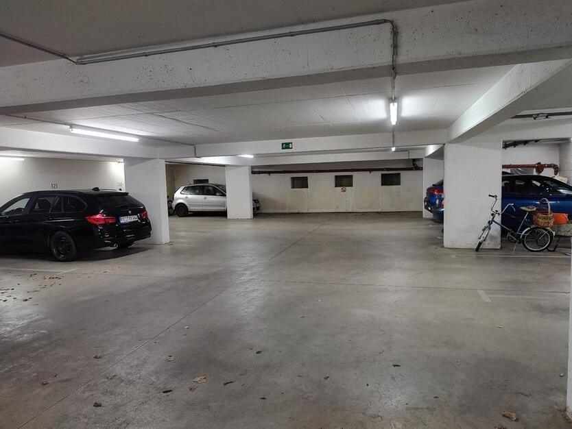 Vermiete Stellplatz Garage in Radebeul Altkötzschenbroda