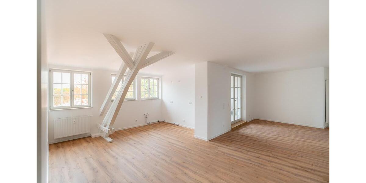 Dachgeschoßwohnung Dresden Loschwitz - 6 Zimmer, 160 m&sup2;, 2.200&euro; | Angebot:23432216