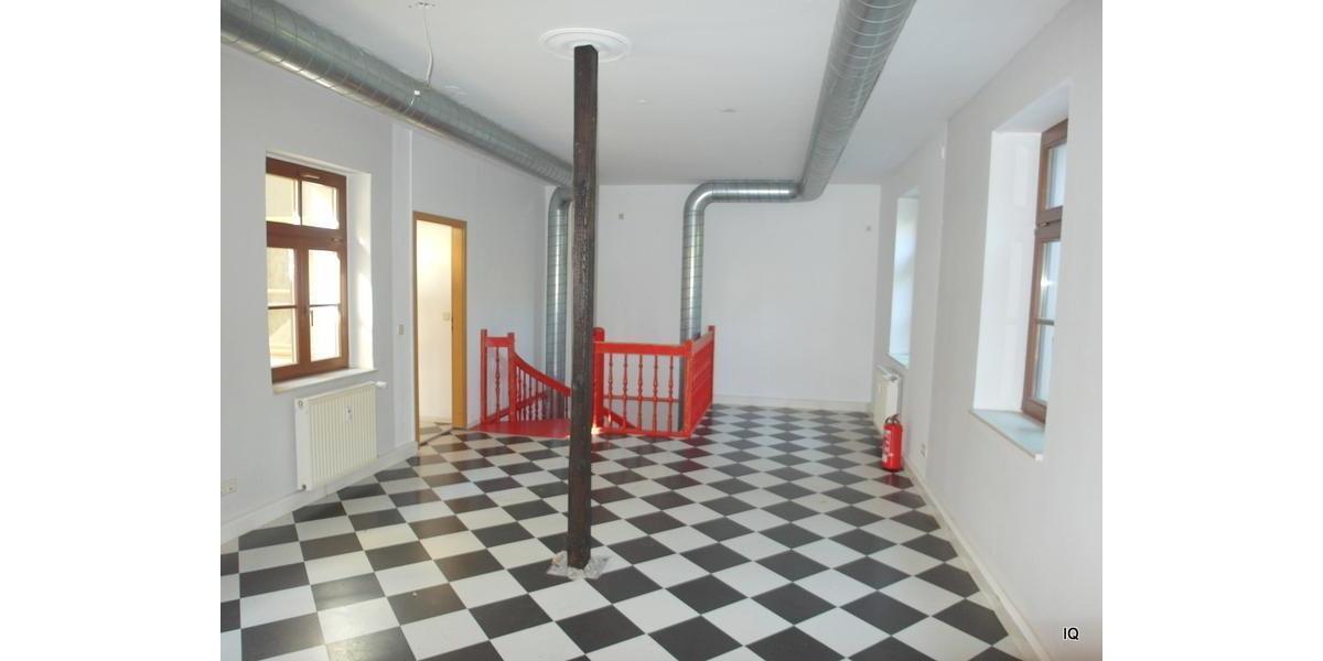 Preiswerte Gewerbe- oder Freizeit-Räume über zwei Etagen in der 