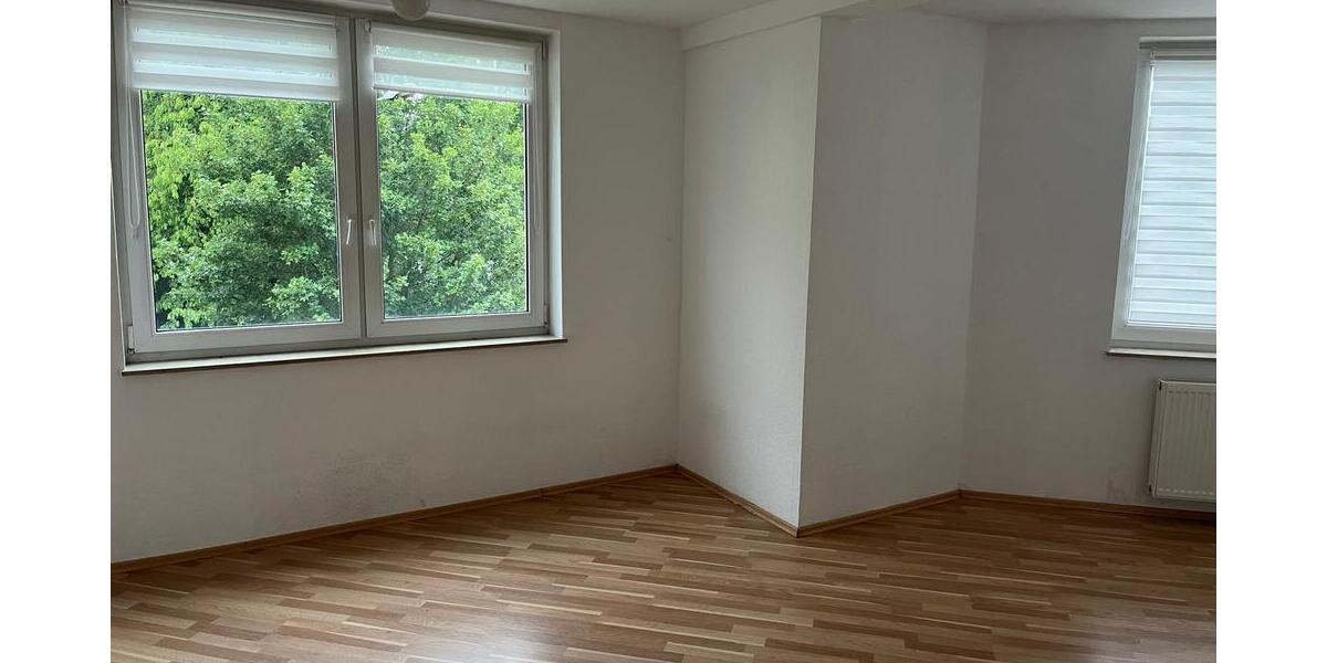 Coswig: Bad mit Wanne und Dusche und offene Küche mit EBK - Etagenwohnung Coswig Coswig | Angebot:27312827