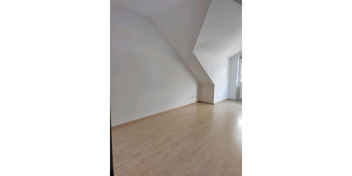 Dachgeschoßwohnung Wilsdruff - 3 Zimmer, 77 m&sup2;, 604&euro; | Angebot:24854276