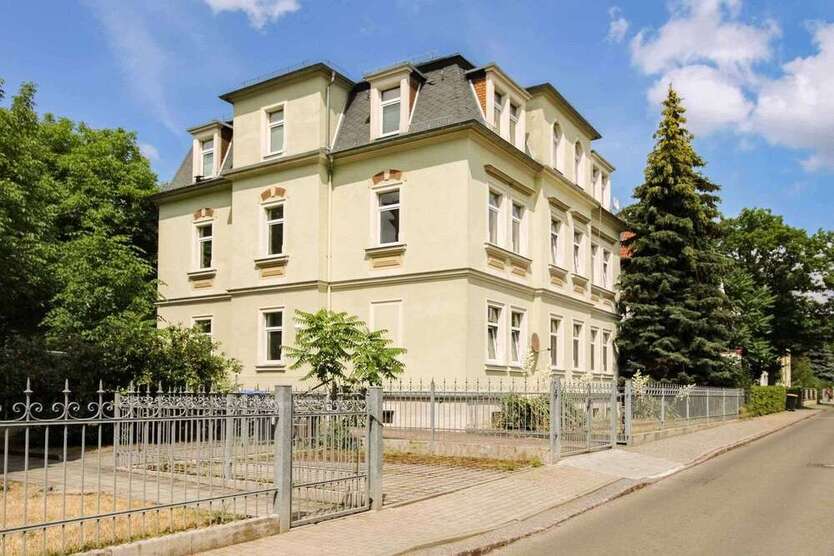 Haus zum Kaufen in Radebeul 740.000 € 369.02 m²