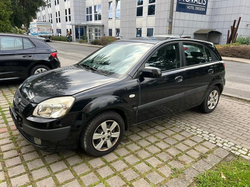 Kia Rio 246.000 km 1.700 € Dresden 01139