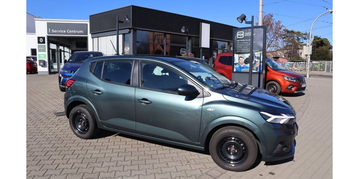 Dacia Sandero 9.000 km 15.490 &euro; Dresden 01097