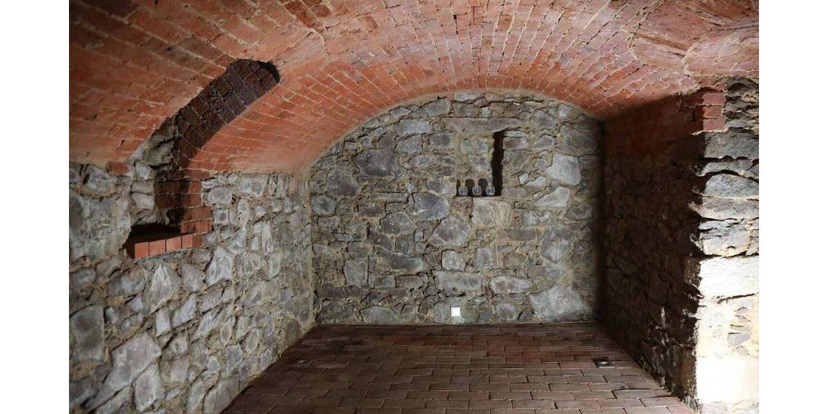 Etagenwohnung Radebeul - 5 Zimmer, 110 m&sup2;, 265.000&euro; | Angebot:26106201