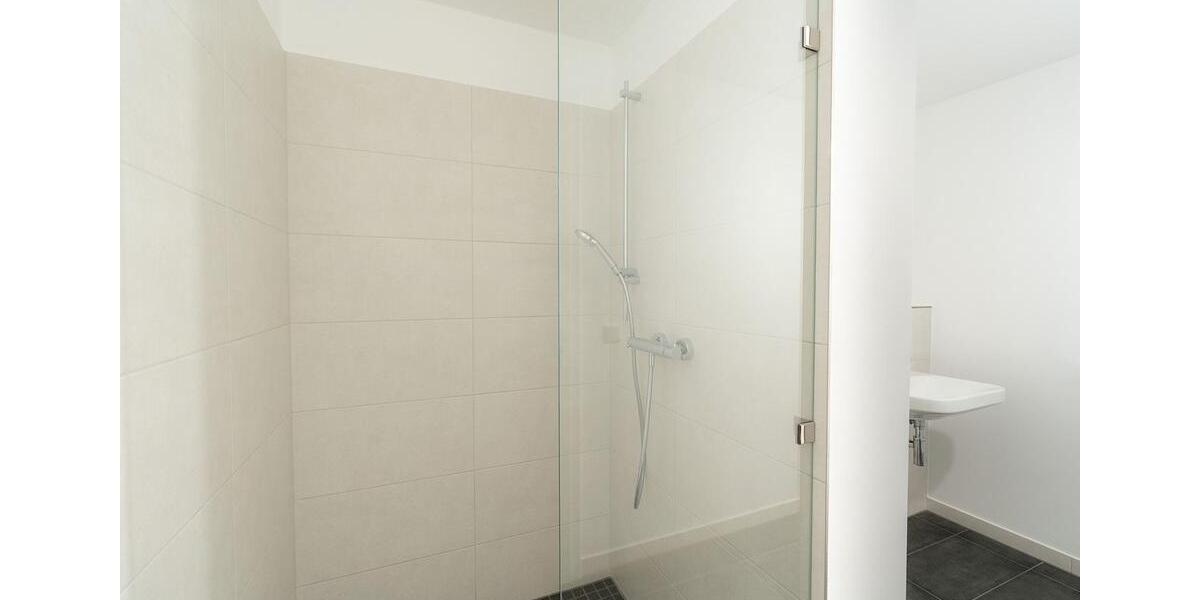 Dachgeschoßwohnung Dresden Loschwitz - 6 Zimmer, 160 m&sup2;, 2.200&euro; | Angebot:23432216