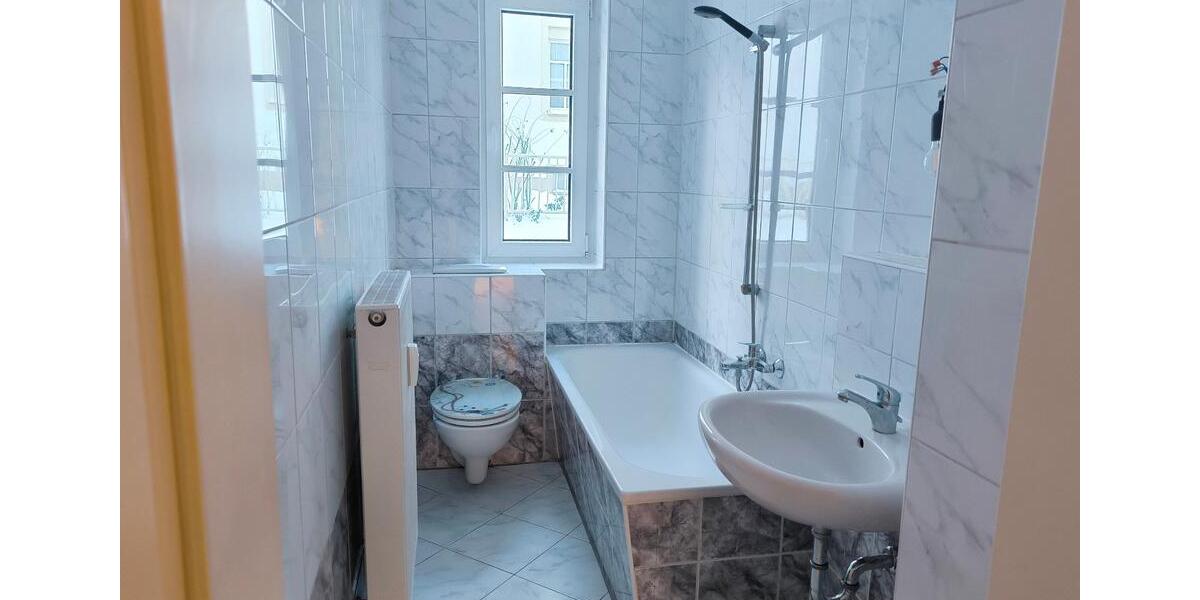 **Frisch renoviert, TOP Grundriss, Balkon, OHNE Provosion** 2 zimmer