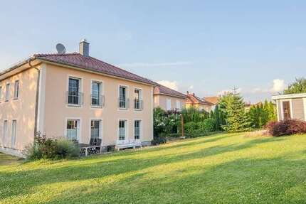 Haus zum Mieten in Kesselsdorf 2.500 € 200 m² 5 zimmer