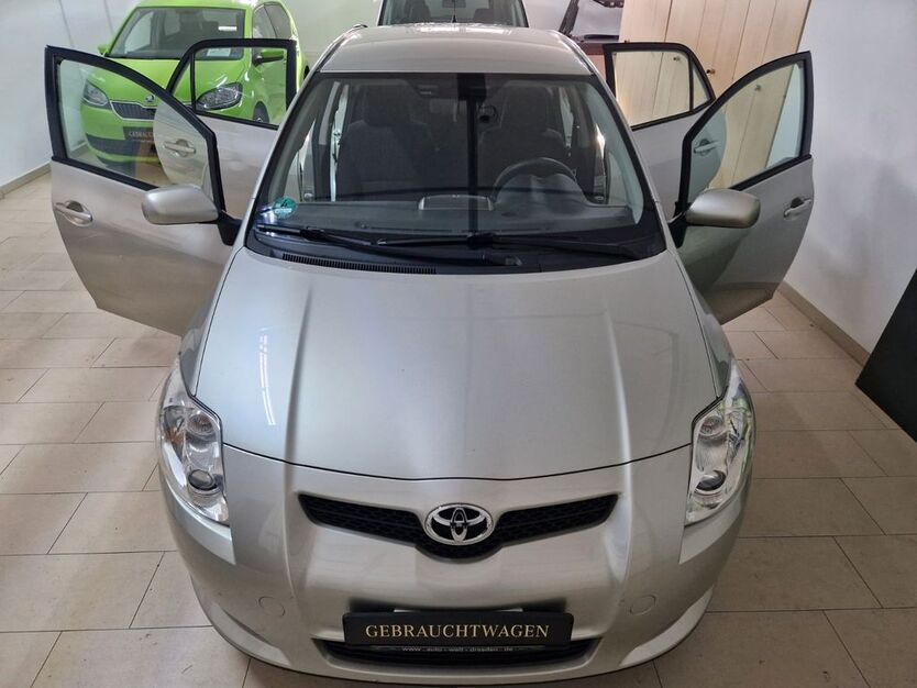 Toyota Auris 68.000 km 6.900 € Dresden 01139