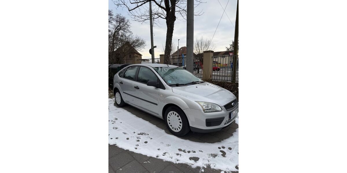 Ford Focus 83.000 km 3.199 &euro; Dresden 01259