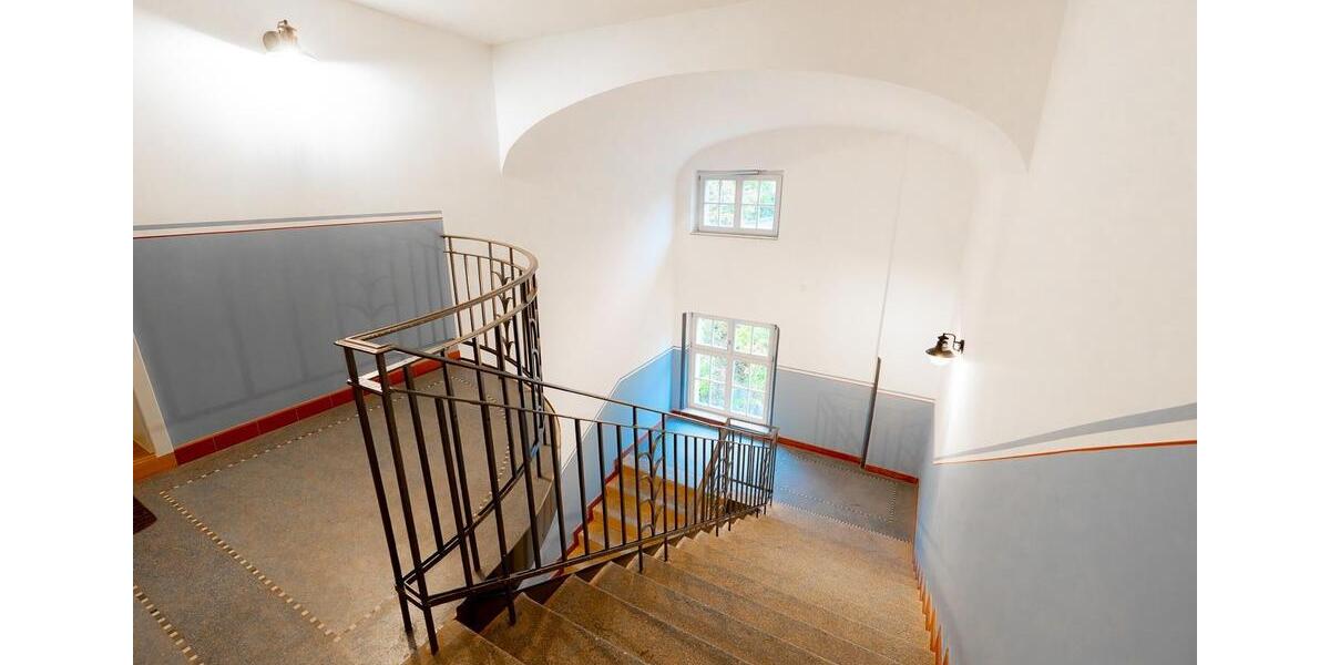 Dachgeschoßwohnung Dresden Loschwitz - 6 Zimmer, 160 m&sup2;, 2.200&euro; | Angebot:23432216