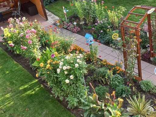 Gepflegtes Zweifamilienhaus mit großem Garten und Pool in Radebeul-Naundorf 7 zimmer