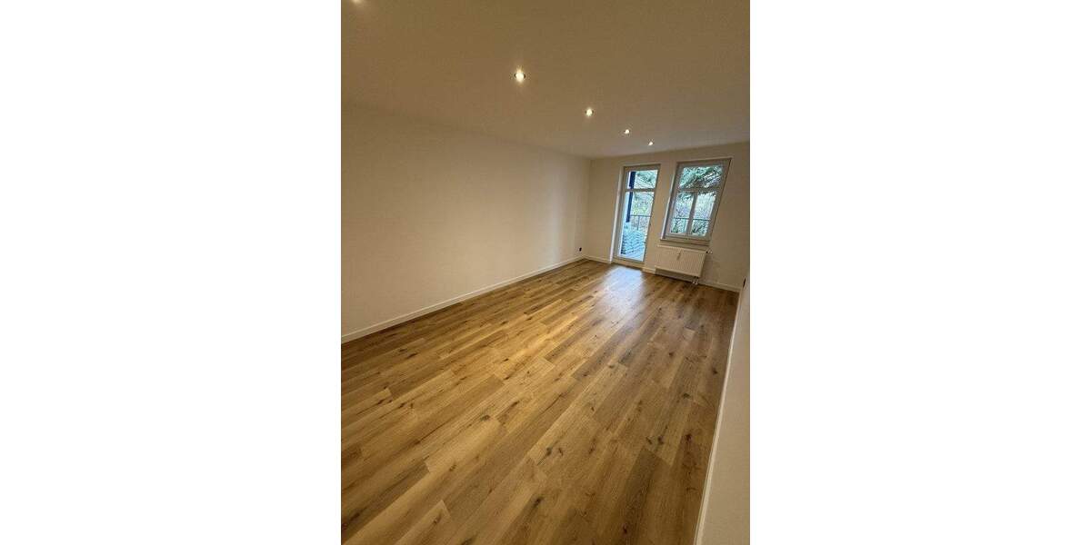 Luxus Erdgeschosswohnung mit 20 m² Terrasse & Garten - hochwertig saniert, ruhig, privat - prov-frei 3 zimmer